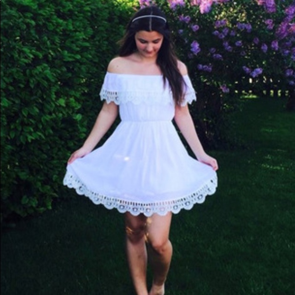 💕Off Shoulder White Lace Dress💕 - Picture 5 of 8